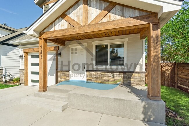 Building Photo - 2 Bedroom 2 Bath Home with Attached Garage...