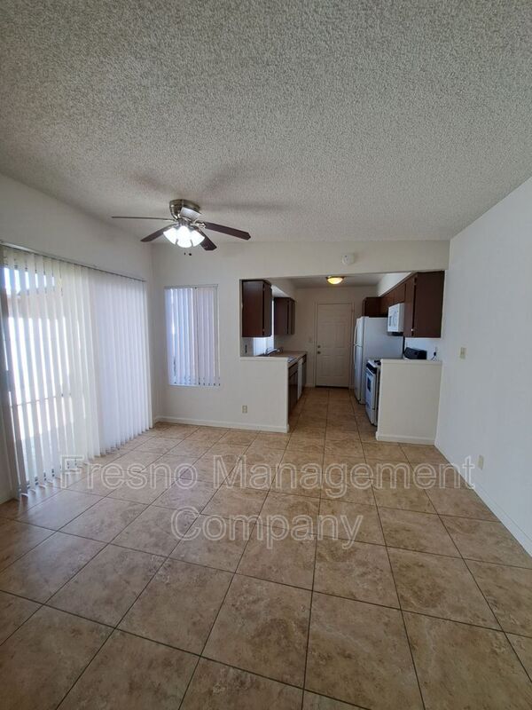 Building Photo - 543 W Alamos Ave
