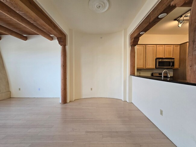 Building Photo - 1405 Vegas Verdes Dr