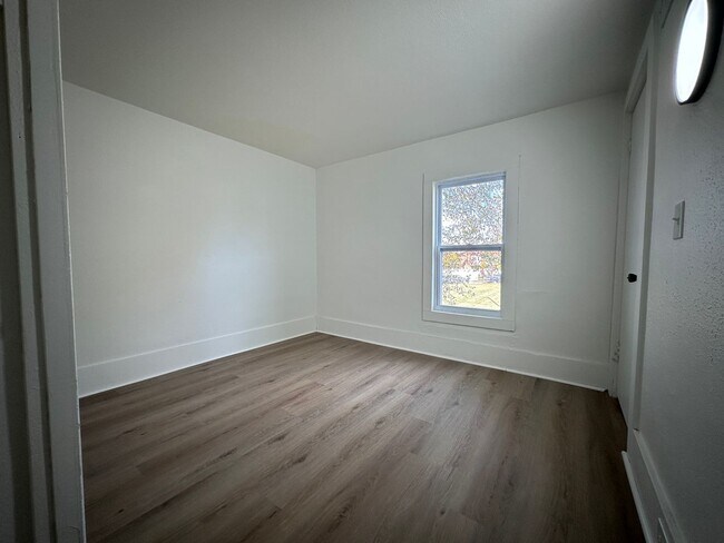 Building Photo - 303 Weston Ave