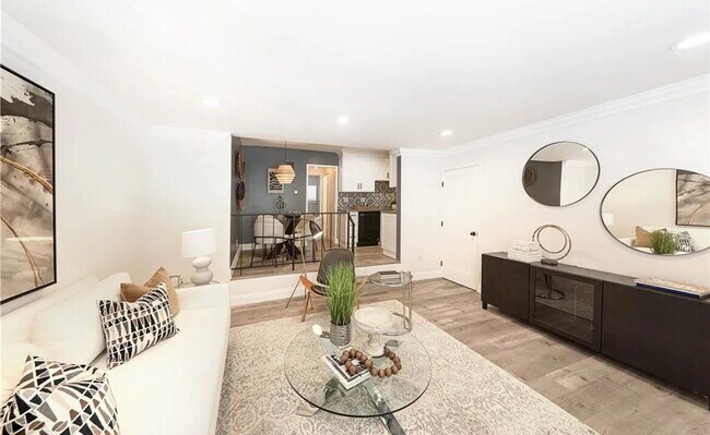 Building Photo - Amazing and Wonderful one bedroom Apartment .