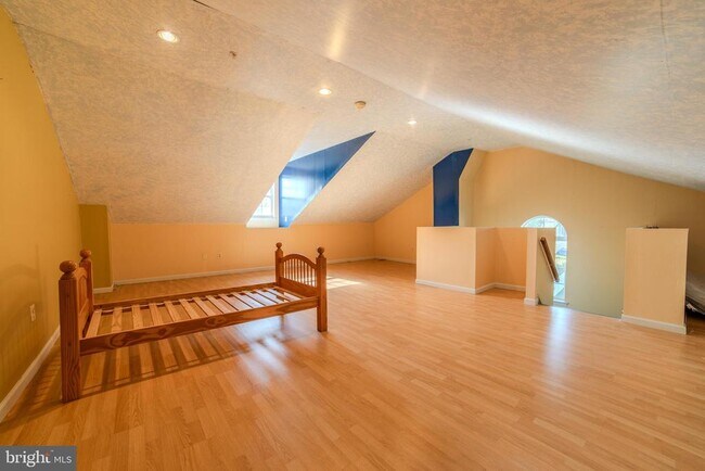 Building Photo - 651 Fawn Cir
