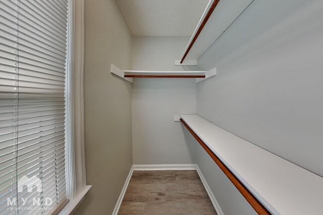 Building Photo - 9205 Meadow Sweet Ct