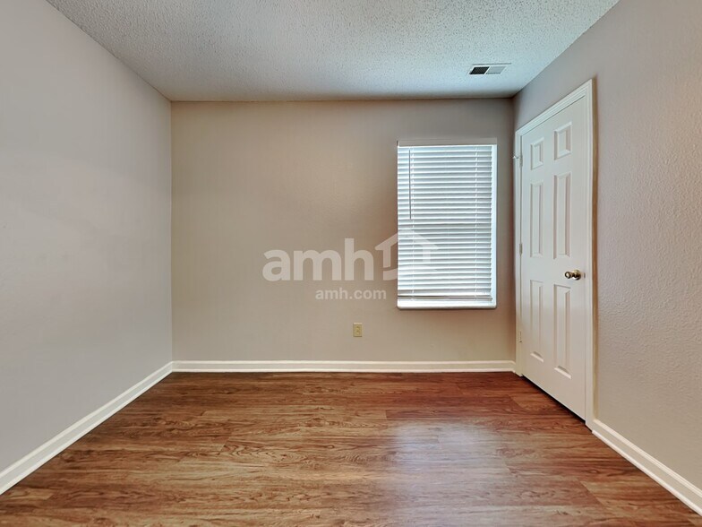 Building Photo - 1178 Oak Leaf Rd