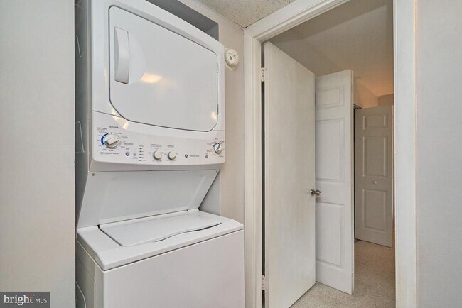 Building Photo - 3340 S 28th St