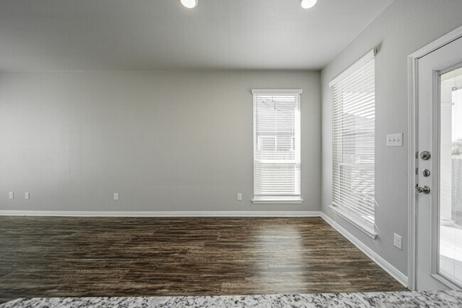 Building Photo - 611 Fallbrook Dr