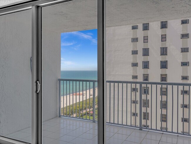 Building Photo - 2655 Collins Ave