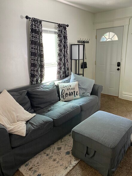 Primary Photo - 410 Dakota St