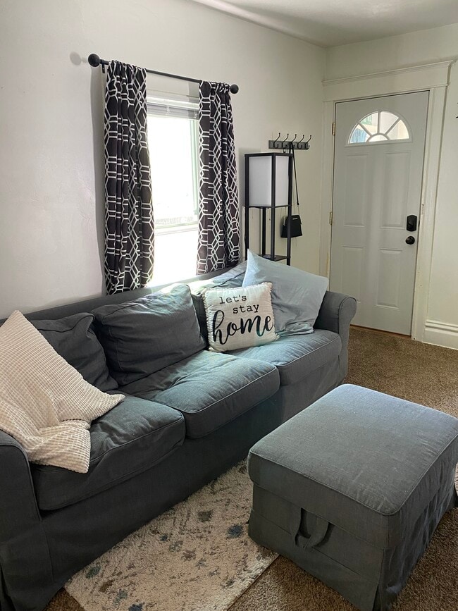 Building Photo - 410 Dakota St