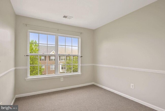 Building Photo - 45556 Lakemont Square