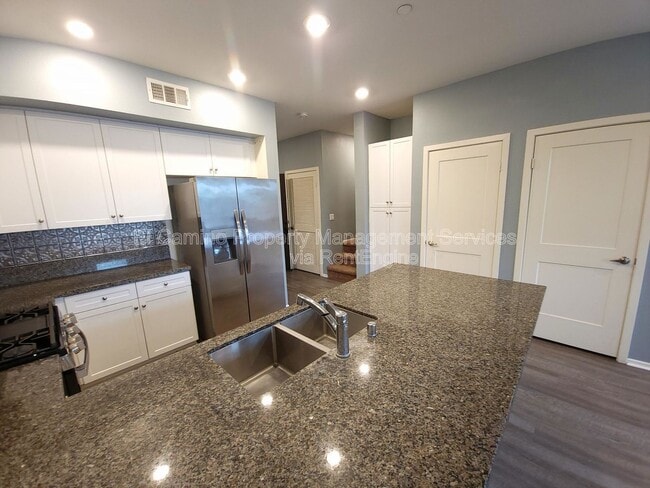 Building Photo - 10244 Artesia Blvd