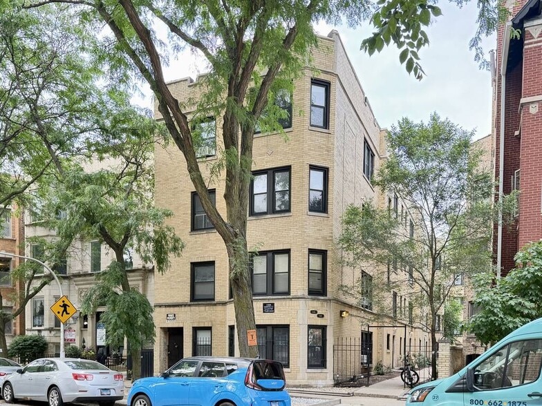 Building Photo - 644 W Roscoe St