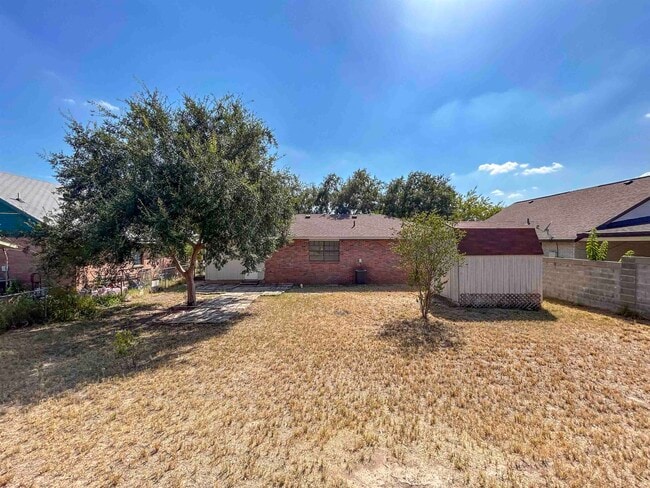 Building Photo - 107 St Pierre Ln