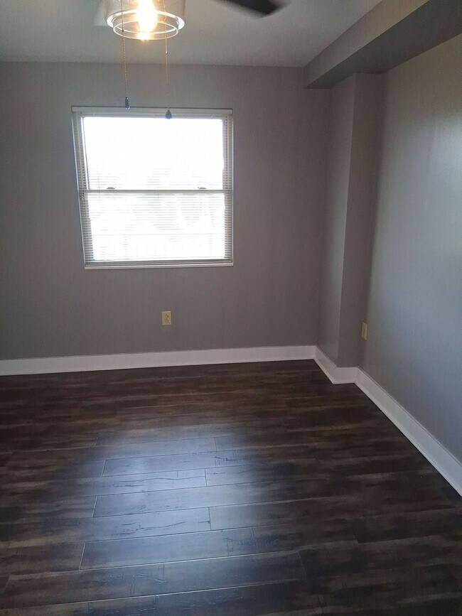 Building Photo - NEW LISTING for Lake Plaza 10th floor unit! Best View in Knoxville - Move in August 13, 2026!