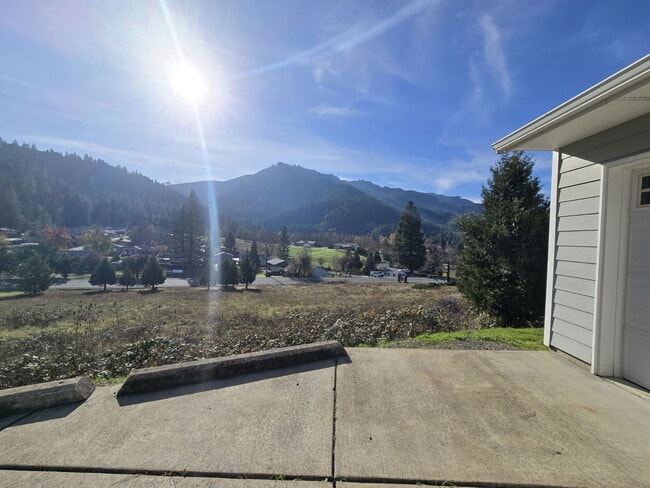 Building Photo - 324 Maylea Pl