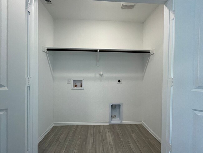 Building Photo - SINGLE FAMILY HOME FOR RENT