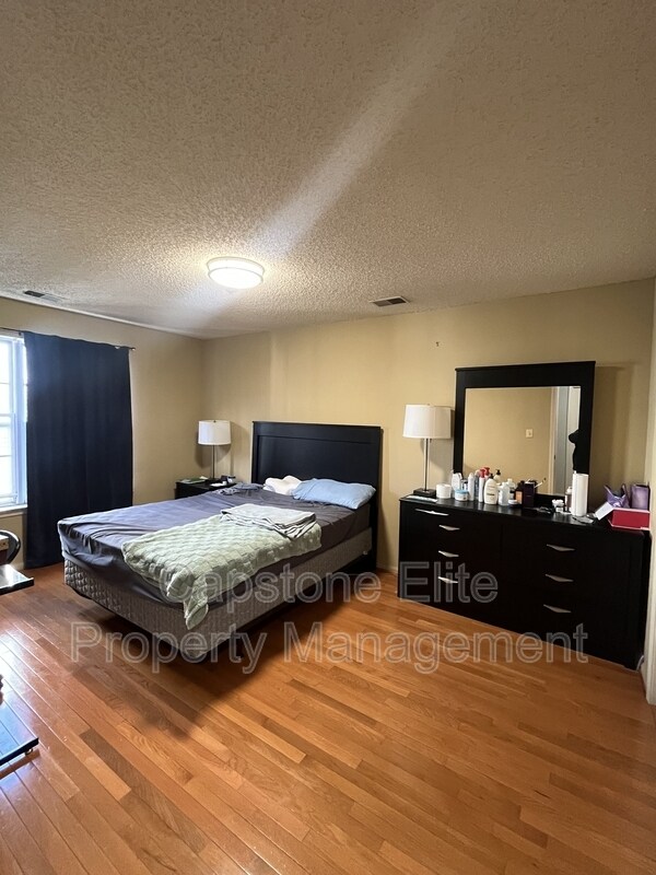 Building Photo - 30 Richmond St