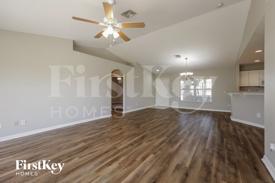 Building Photo - 4026 NE 22nd Ave