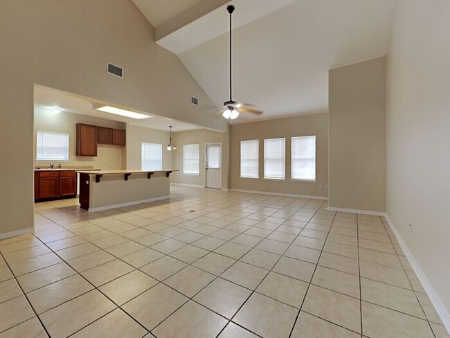 Building Photo - No Applications Fees* $500 off first month...