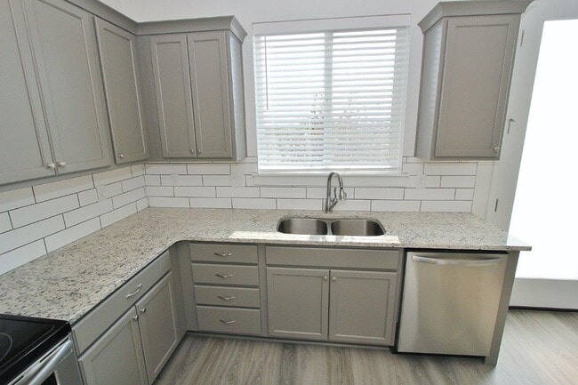 Building Photo - Modern townhouse in a Cozy Community. 50% ...