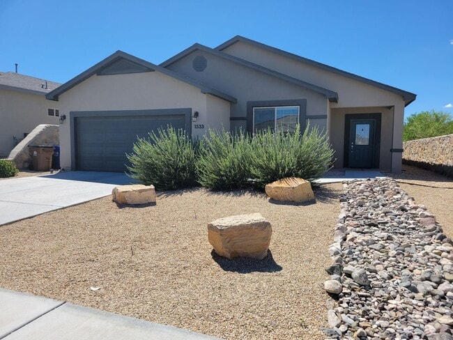 Building Photo - Beautiful 3 bedroom/2 Bath Home!