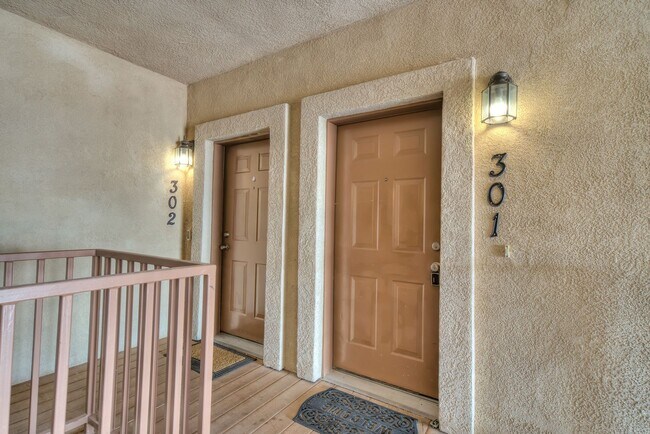 Building Photo - 2 bedroom Townhome near Bear Creek Park