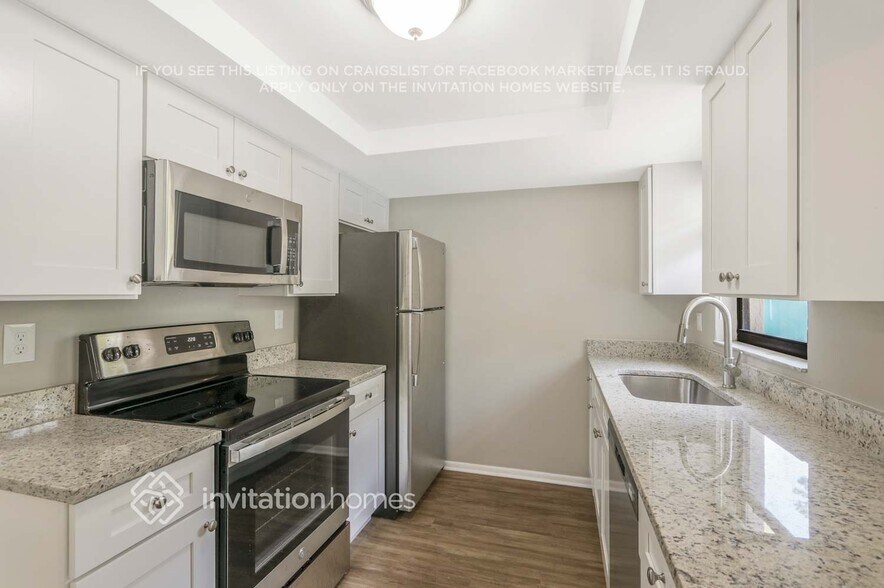Building Photo - 16033 Villa Dr