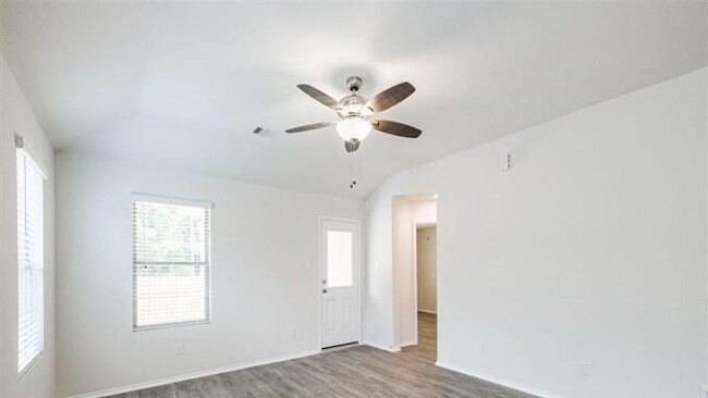 Building Photo - 3 bedroom in Conroe TX 77302