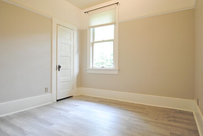 Building Photo - 271 Preston Ave