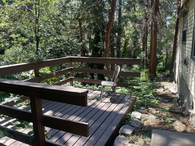 Building Photo - 3 bedroom 3 bath in Crestline.