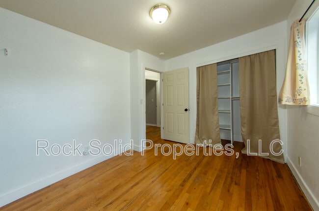 Building Photo - 4507 E 10th St
