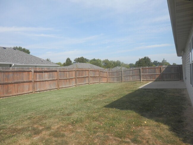 Building Photo - 2501 McClure Dr
