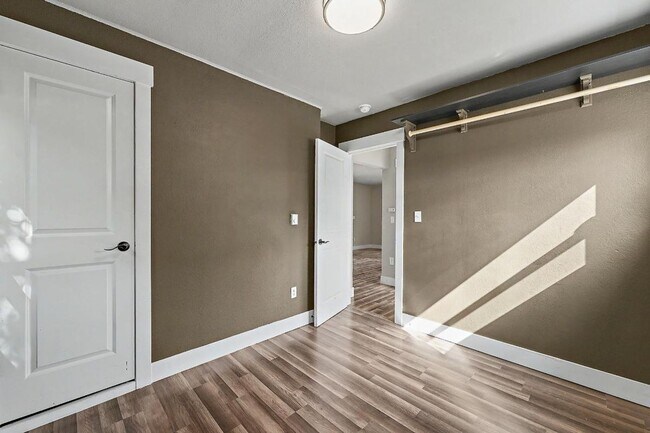 Building Photo - 14917 W Thorne Ln SW
