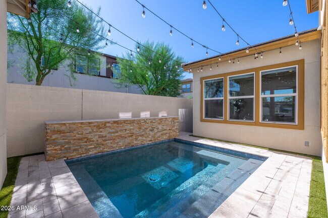 Building Photo - 1555 E Ocotillo Rd