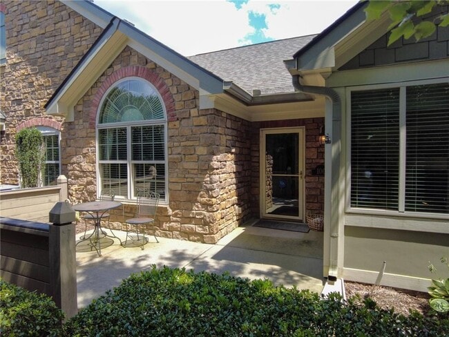 Building Photo - 100 Highlands Ridge Pl SE