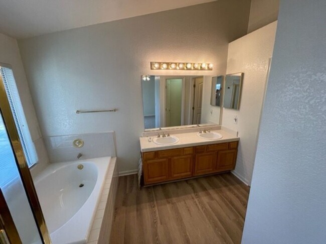 Building Photo - Rocklin four bedroom