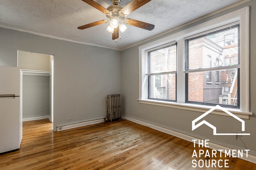 Building Photo - 717 W Belmont Ave