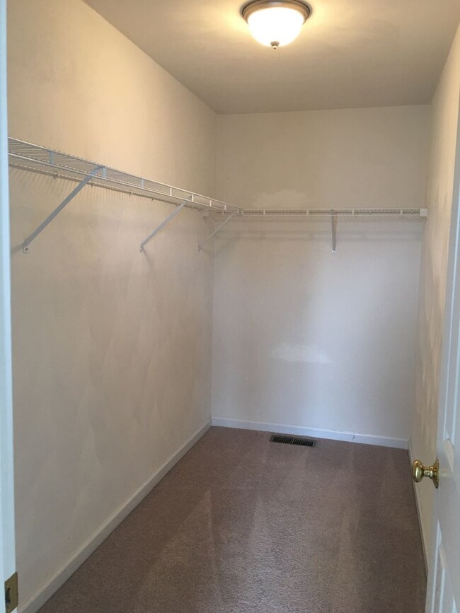 Building Photo - * Re-rental lease through 6/30/2027 * 4 Be...