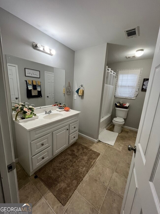 Building Photo - 500 Tulip Ln