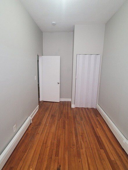 Building Photo - 10 Abbotsford St