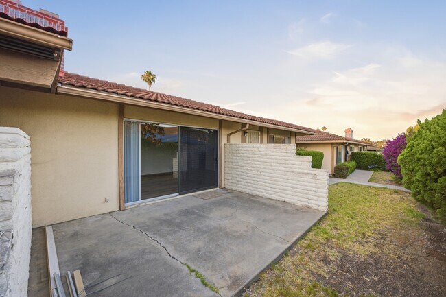 Building Photo - 1022 San Marino Dr