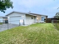 Building Photo - Gorgeous 4-bedroom rental home with in-law suite & two primary suites!