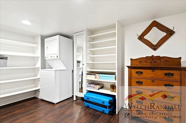 Building Photo - Stunning Emigration Canyon Home - Spacious...