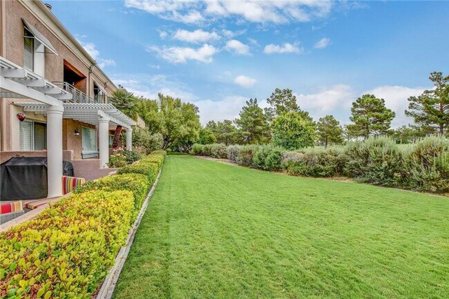 Building Photo - Amazing condominium in gated upscale neigh...