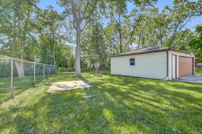 Building Photo - 4329 Whitehall Ln