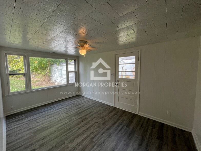 Building Photo - 619 Woodlawn Dr