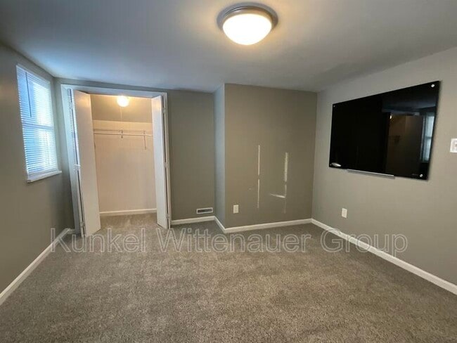 Building Photo - 132 N 82nd St