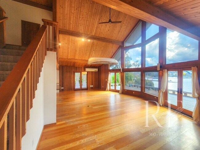 Building Photo - Waterfront Living in Indianola – Dock, Bea...