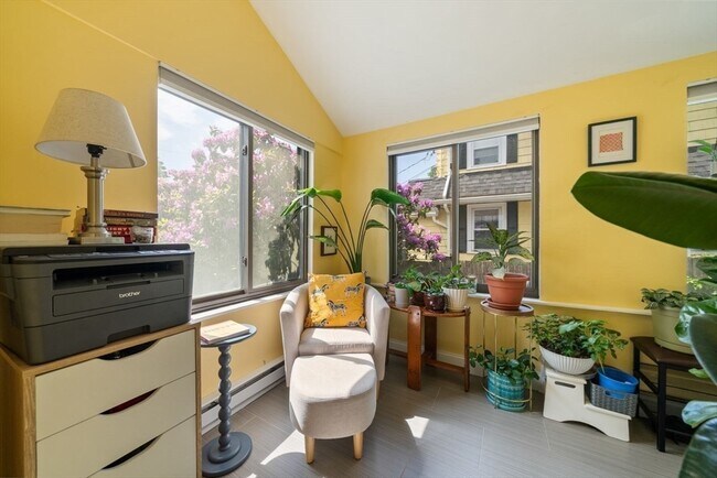 Building Photo - 31 Braeburn Rd