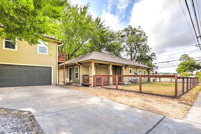 Building Photo - 3600 Govalle Ave